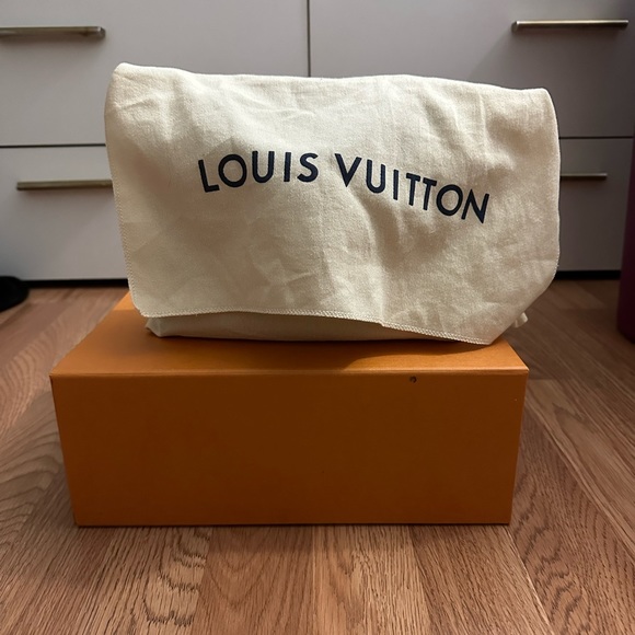 Louis Vuitton Locky BB - Picture 11 of 16